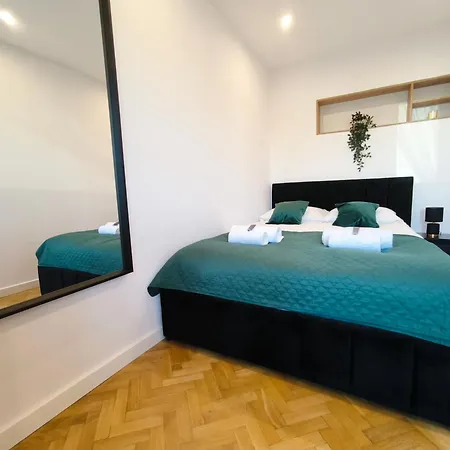 Modern 2 - Free Parking, Wi-fi, Self Check-in Apartman *